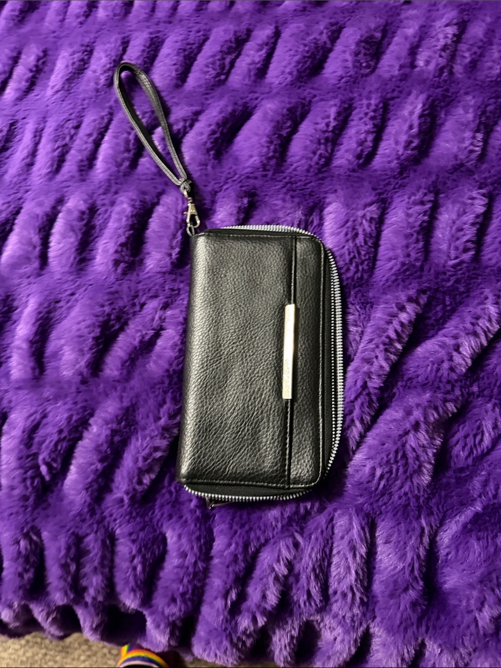 Source Unknown Black Leather Wristlet Clutch with Silver Accent